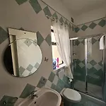 Ground Floor By The Sea - Close To Main Square 아파트