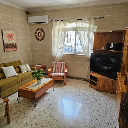 Apartment Ground Floor By The Sea - Close To Main Square *