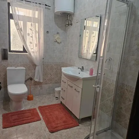 Apartment Ground Floor By The Sea - Close To Main Square *